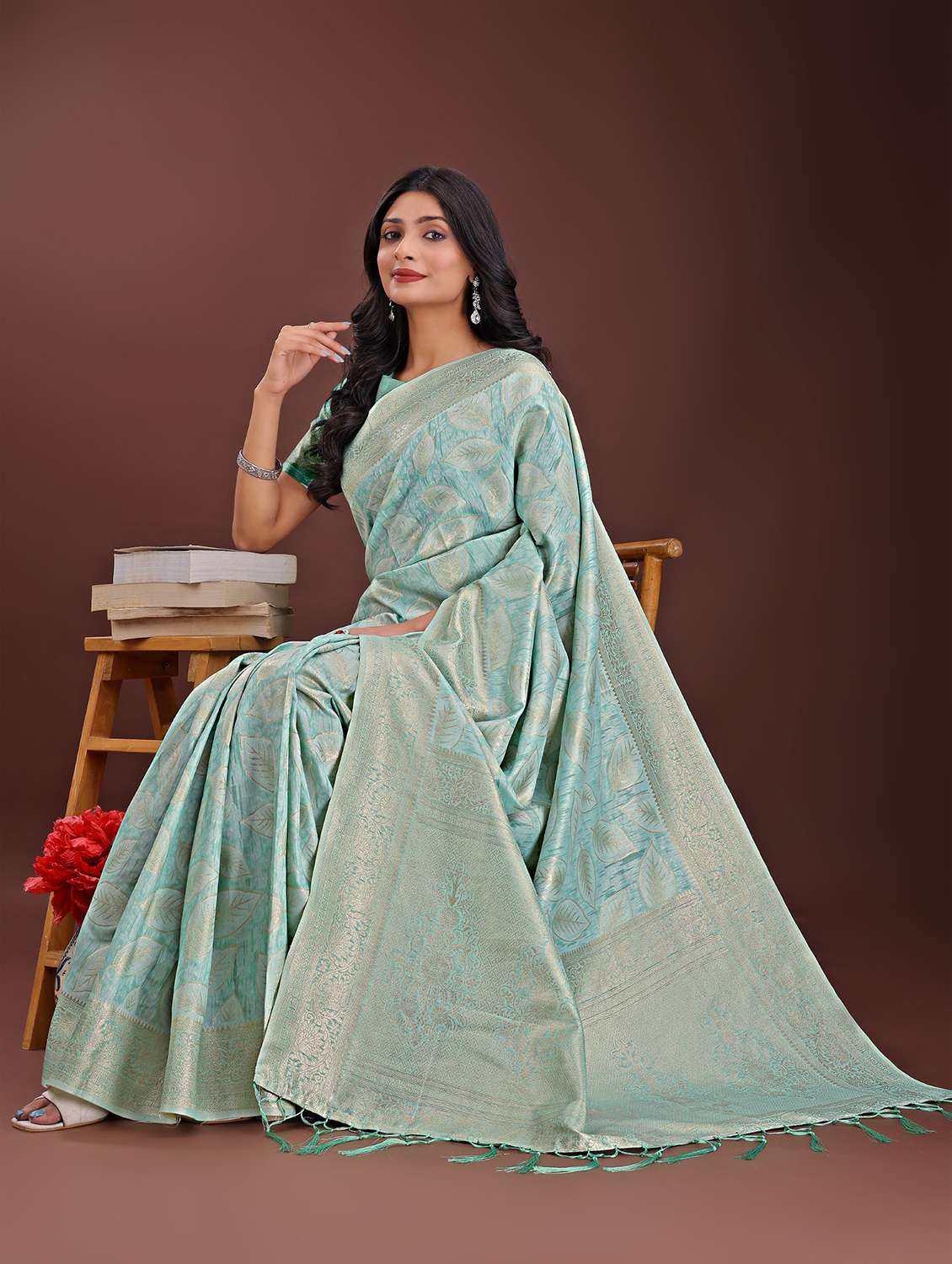 women self design banarasi saree with blouse - 21969956 - Standard Image - 3