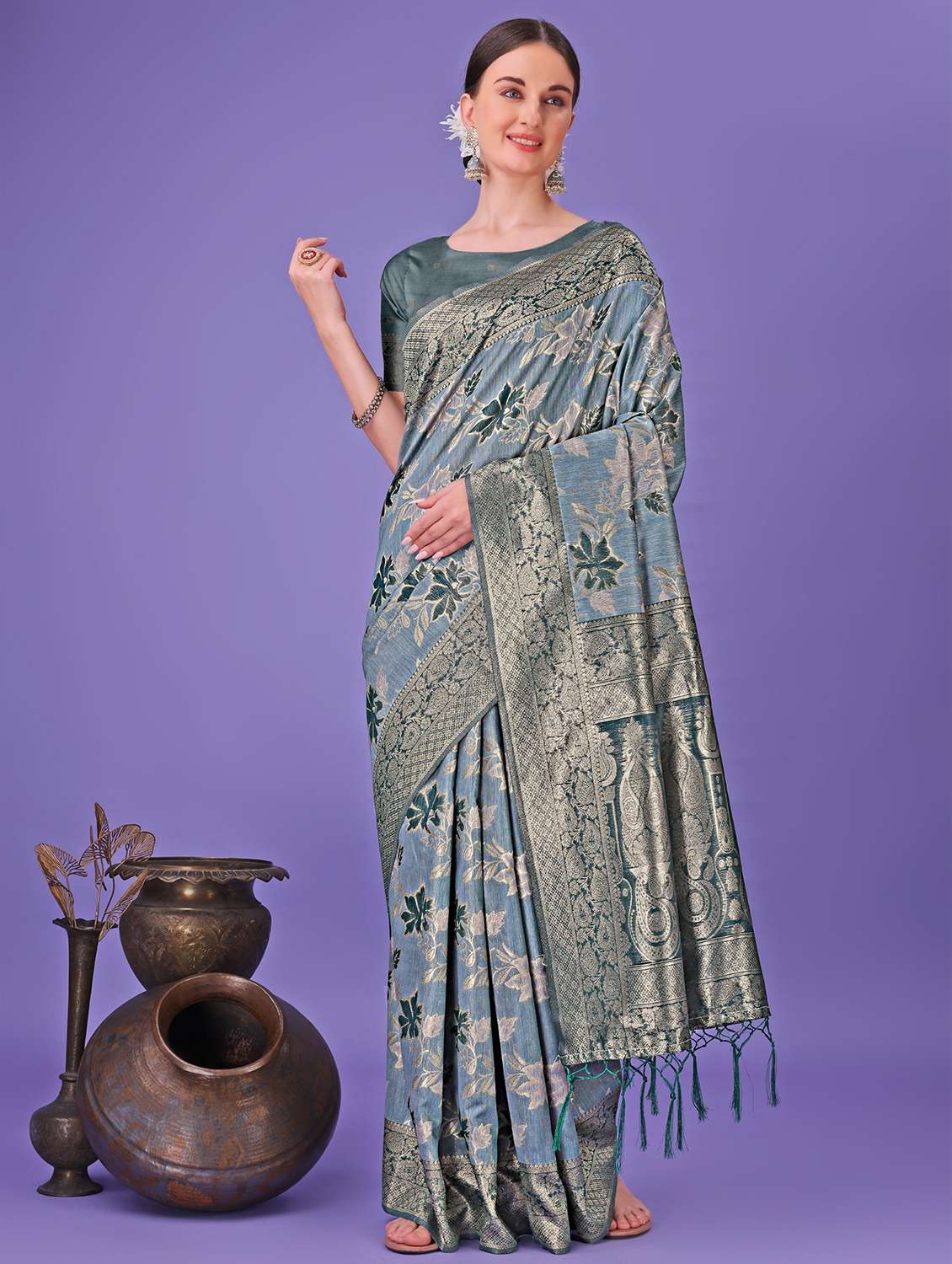 women self design banarasi saree with blouse