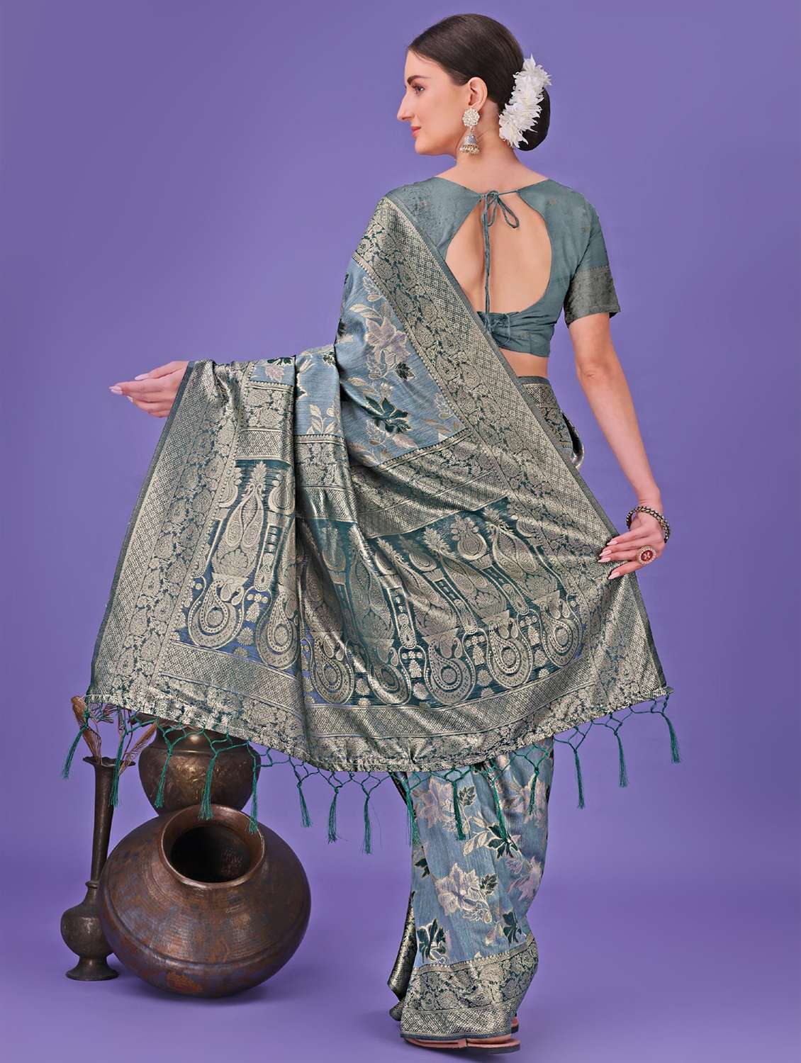 women self design banarasi saree with blouse - 21969964 - Standard Image - 3