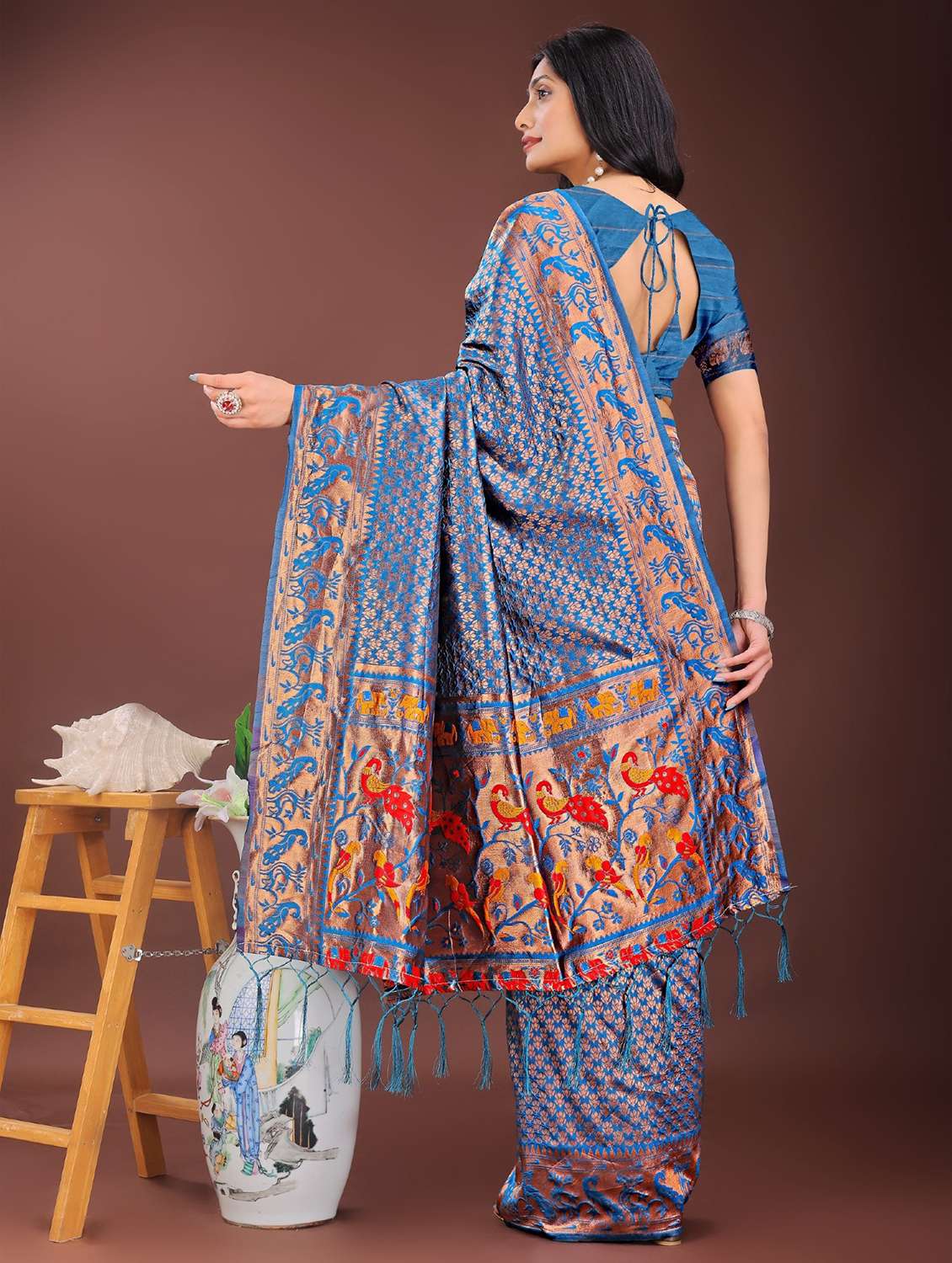 women self design paithani saree with blouse - 21969984 -  Standard Image - 3