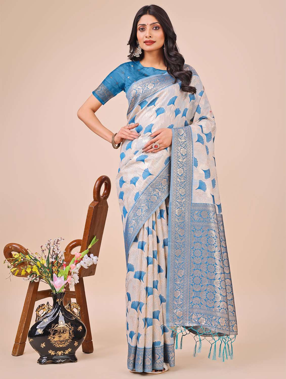 women self design bordered saree with blouse - 21970017 -  Zoom Image - 0