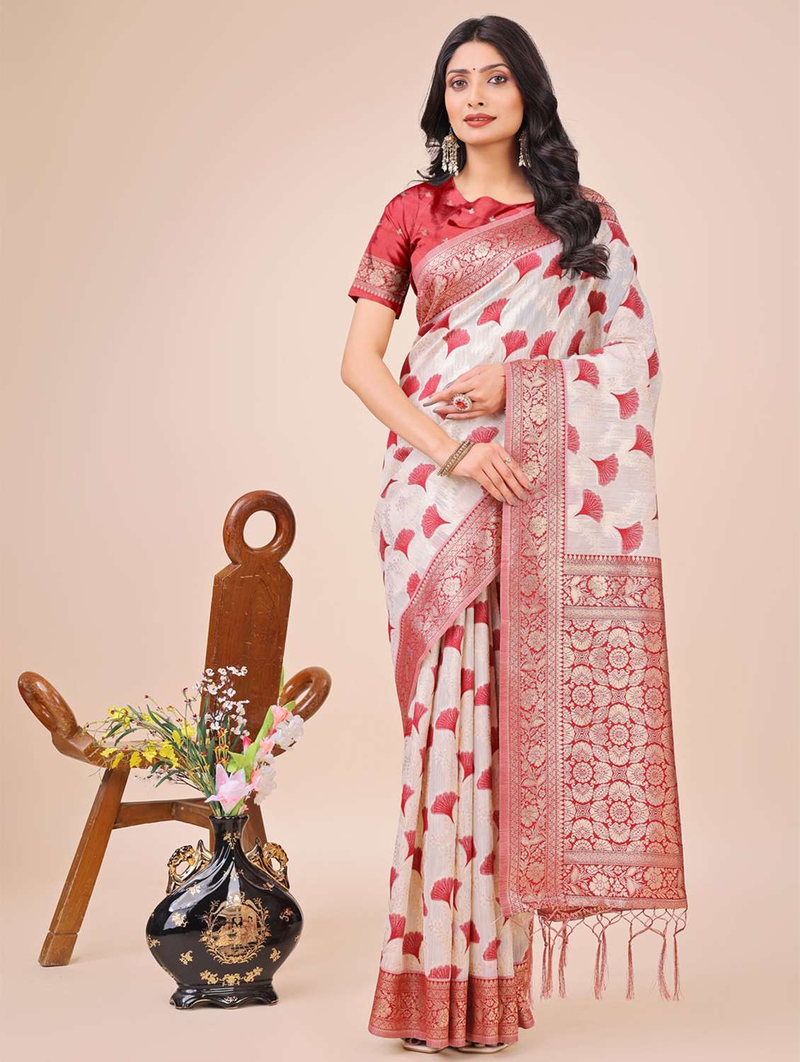 women self design bordered saree with blouse - 21970019 -  Zoom Image - 0