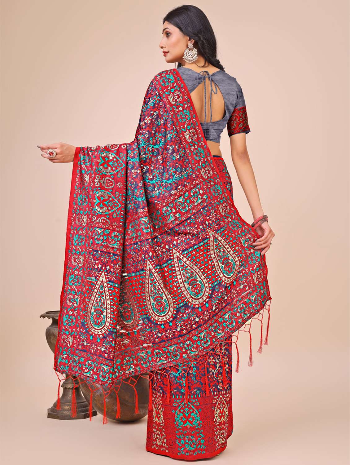 women paisley assam silk saree with blouse - 21970109 -  Standard Image - 3