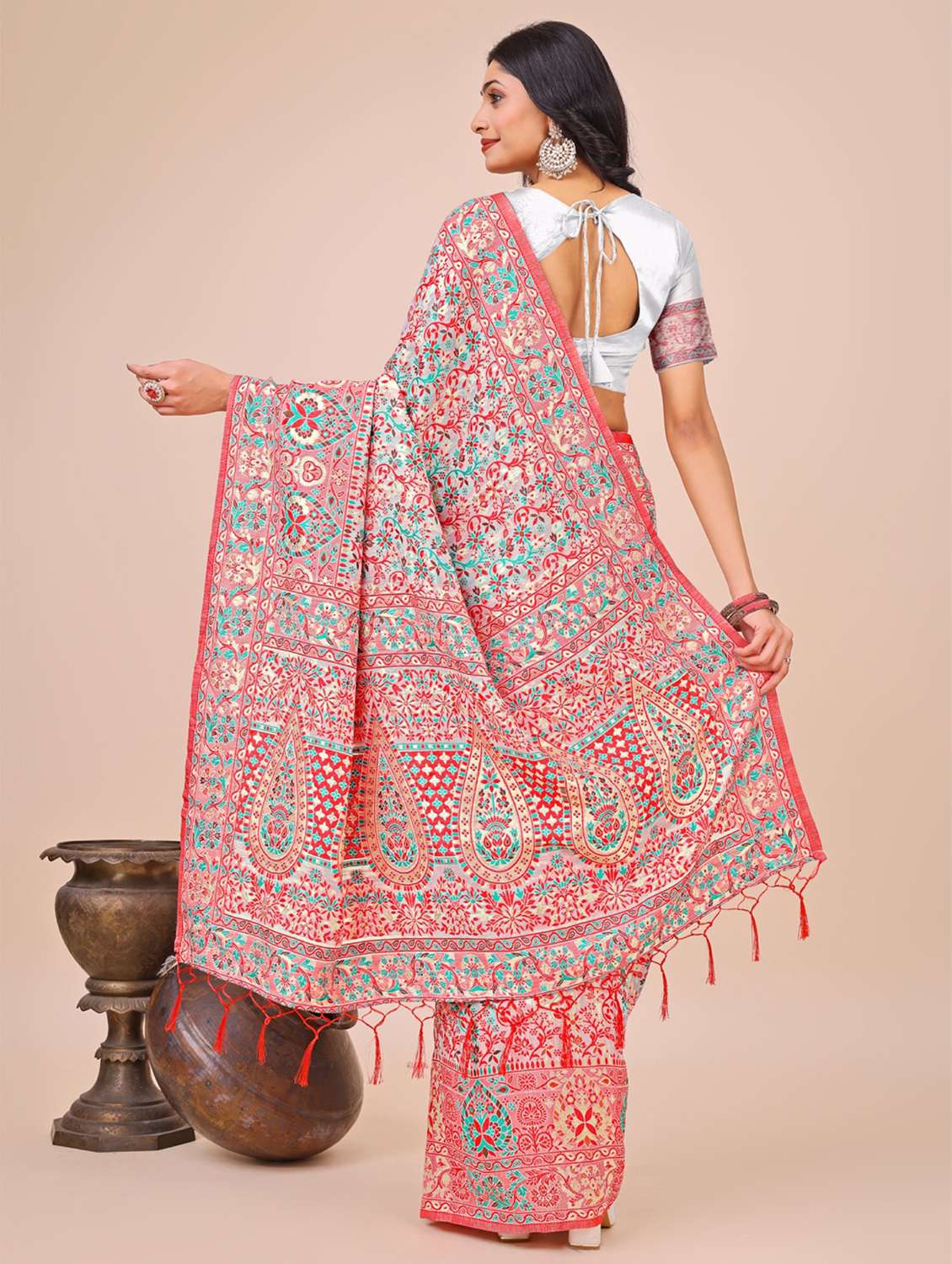 women paisley assam silk saree with blouse - 21970110 - Standard Image - 3