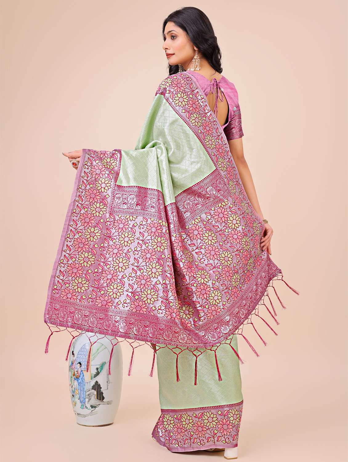 women checkered bordered saree with blouse - 21970117 -  Standard Image - 3