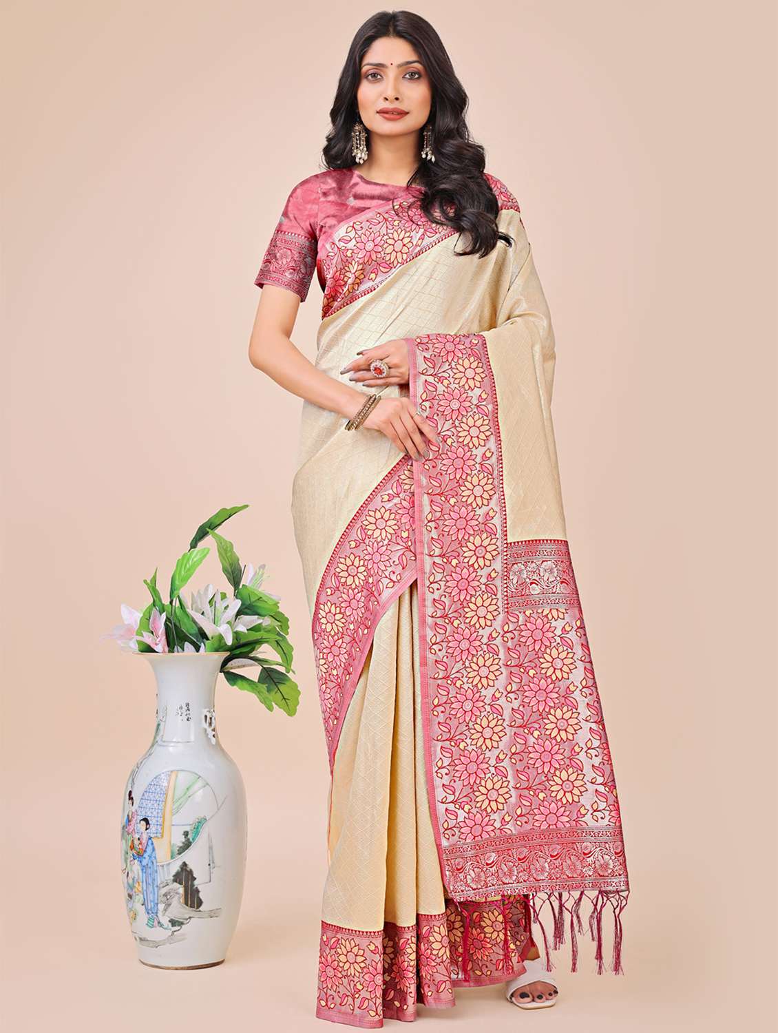 women checkered bordered saree with blouse