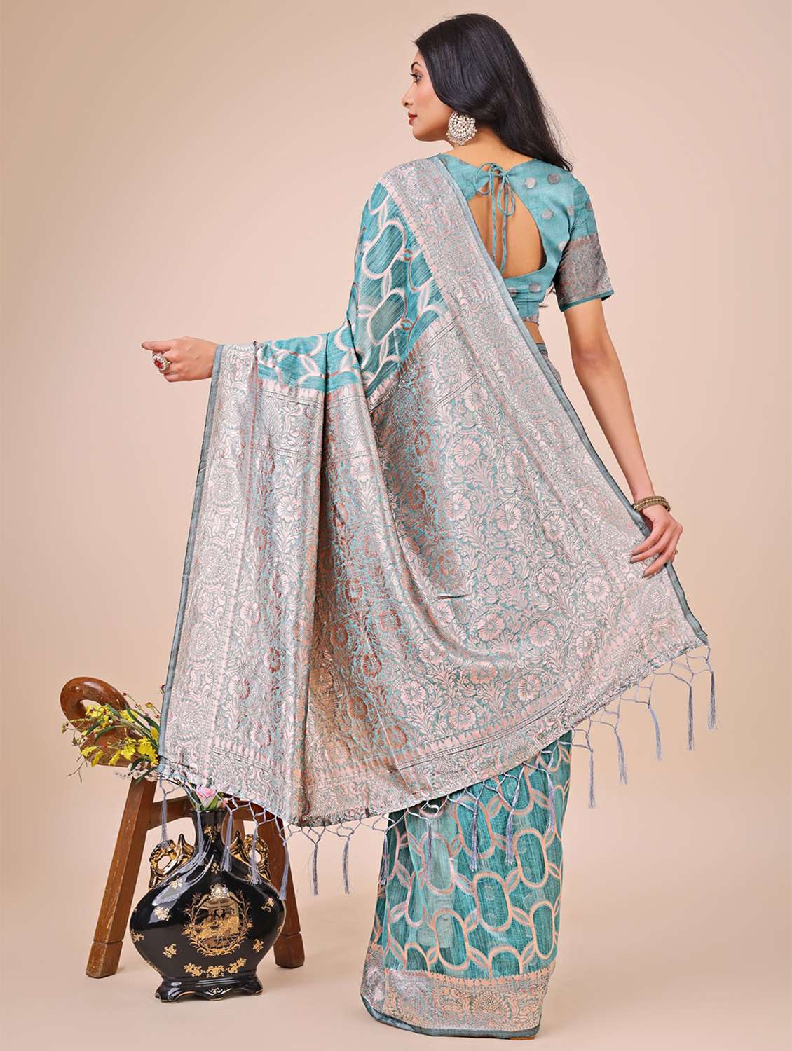 women self design bordered saree with blouse - 21970124 -  Standard Image - 3