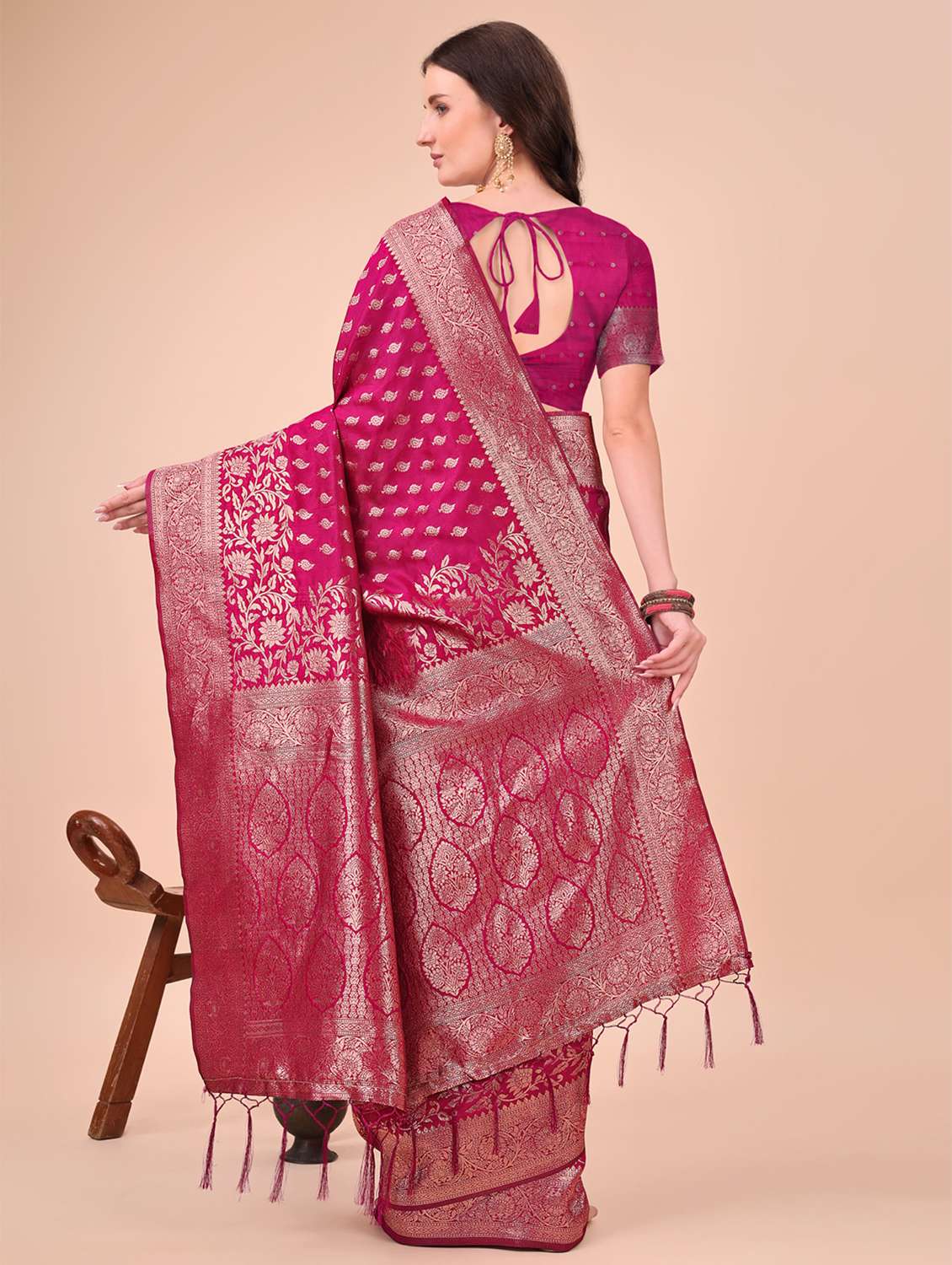 women self design banarasi saree with blouse - 21970137 - Standard Image - 3