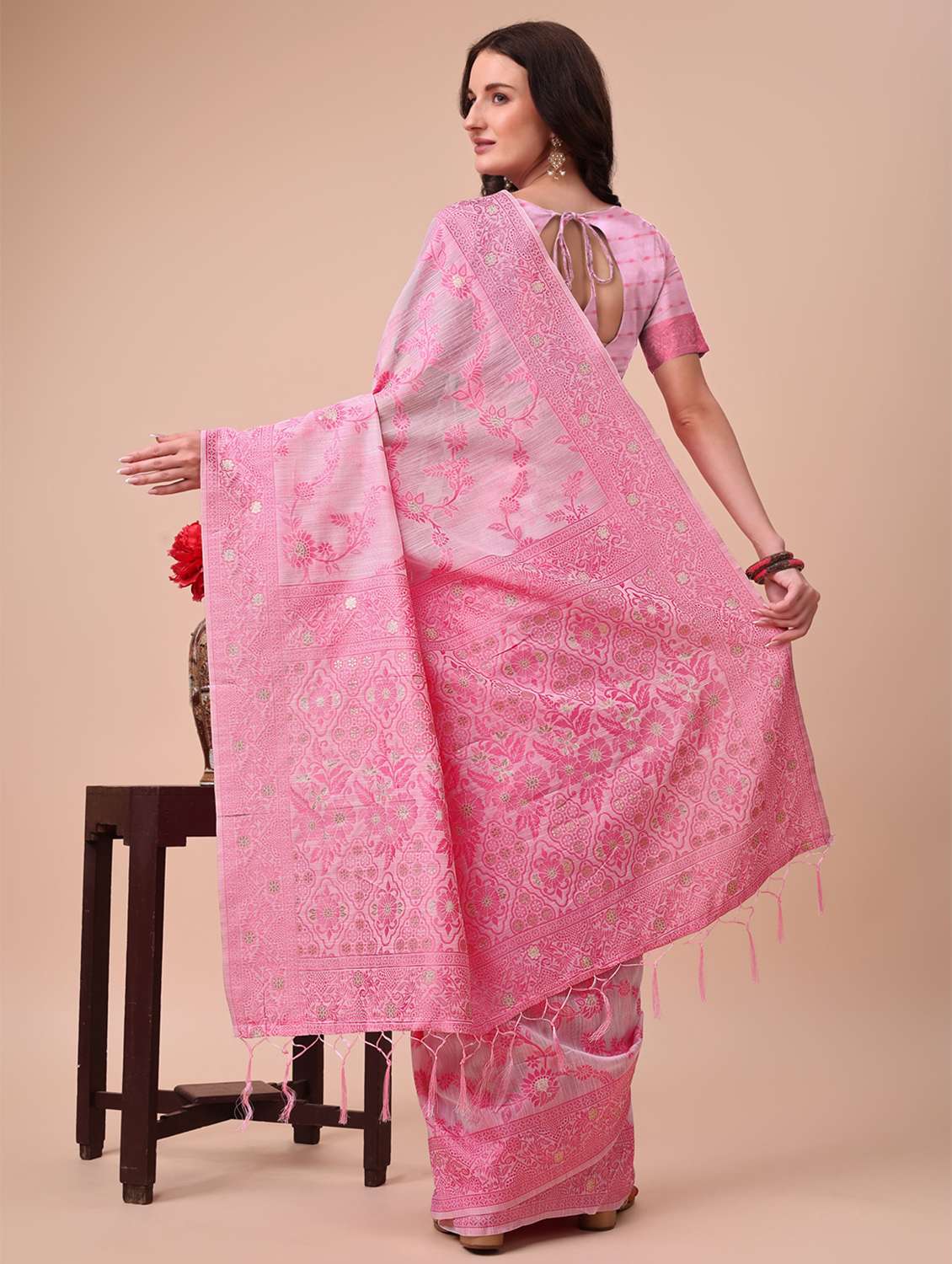 women self design bordered saree with blouse - 21970149 -  Standard Image - 3