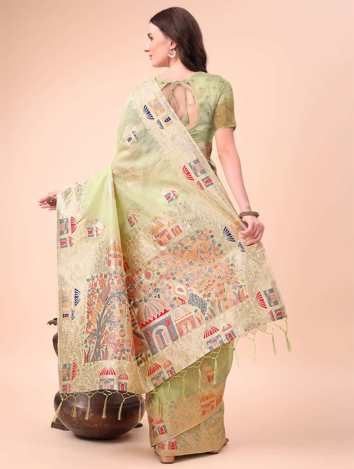 women self design bordered saree with blouse - 21970154 - Standard Image - 3