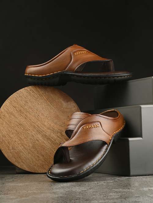 men solid toe separator sandal - 21970418 - Standard Image - 0