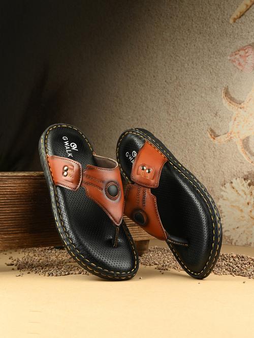 men solid toe separator sandal - 21970421 - Standard Image - 0