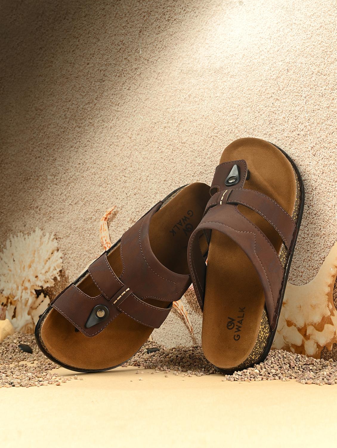 men solid toe separator sandal - 21970428 -  Zoom Image - 0