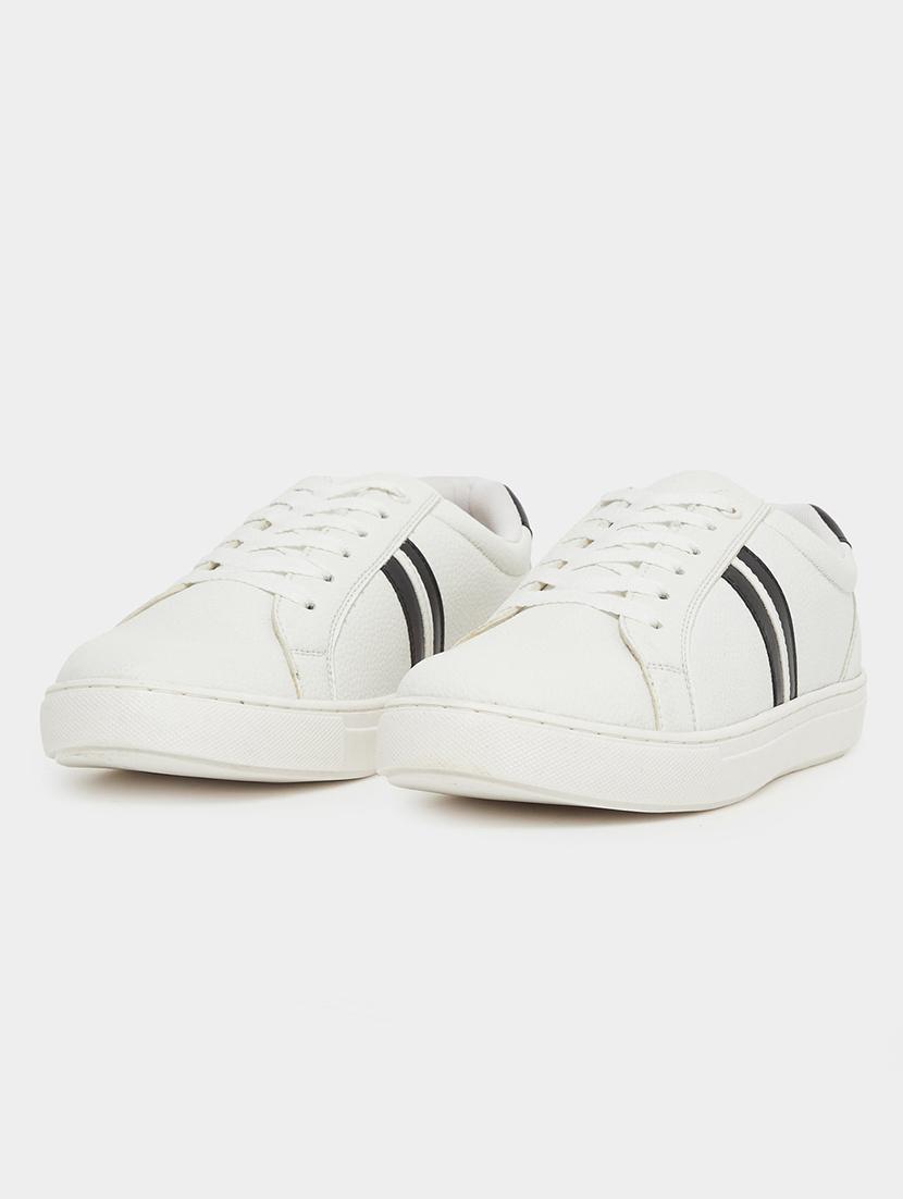men white lace up sneaker