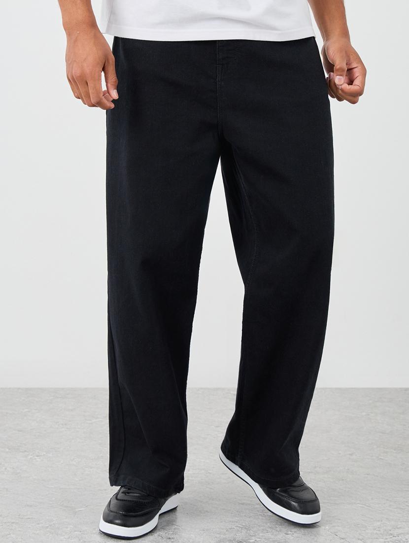 men solid mid rise straight fit jeans - 21970943 -  Zoom Image - 0