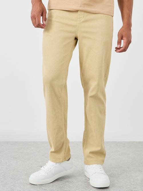 men solid mid rise straight fit jeans - 21970945 - Standard Image - 0