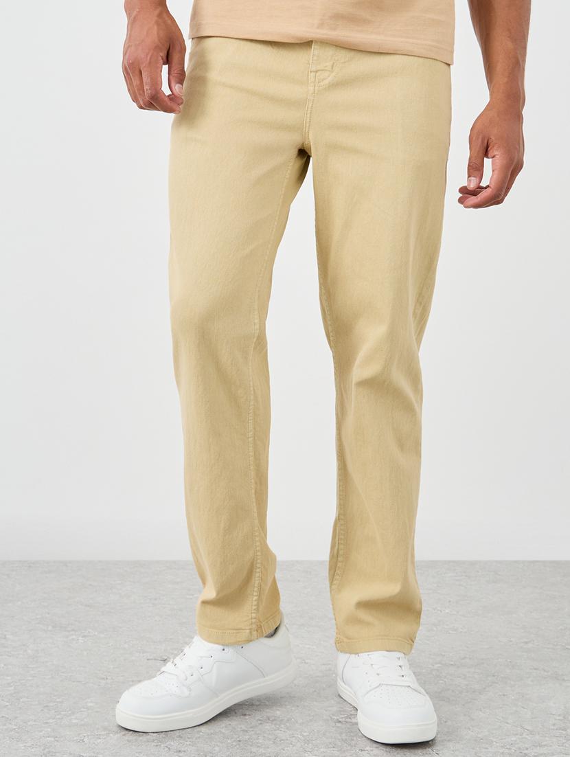 men solid mid rise straight fit jeans - 21970945 - Zoom Image - 0