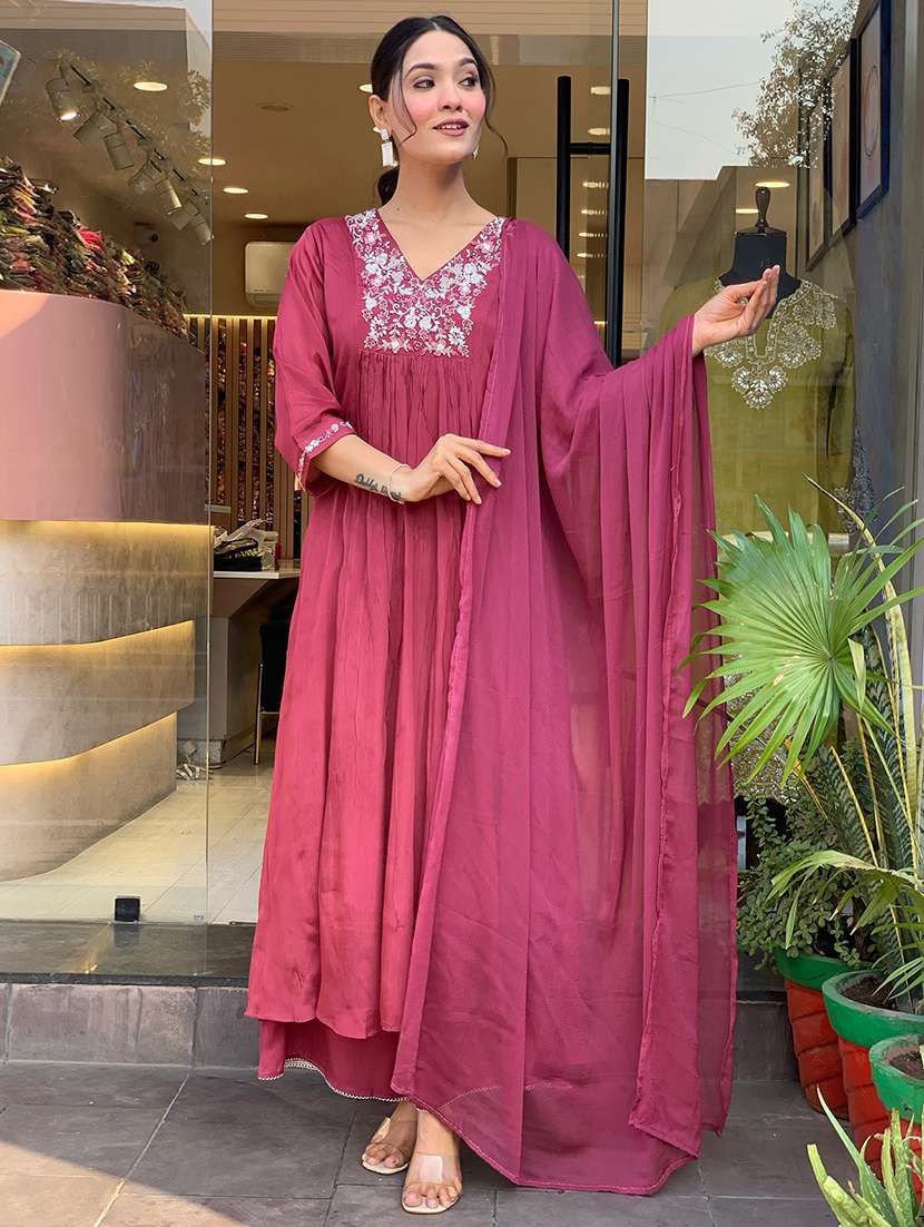 women three quarter sleeve kurta pant with dupatta set