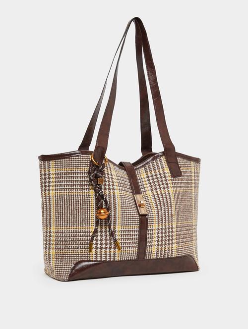 check pattern leather brown color tote bag - 21971459 -  Standard Image - 0
