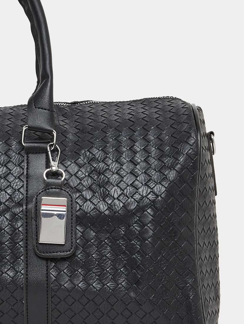 black textured weave pattern duffle bag - 21971460 -  Standard Image - 3