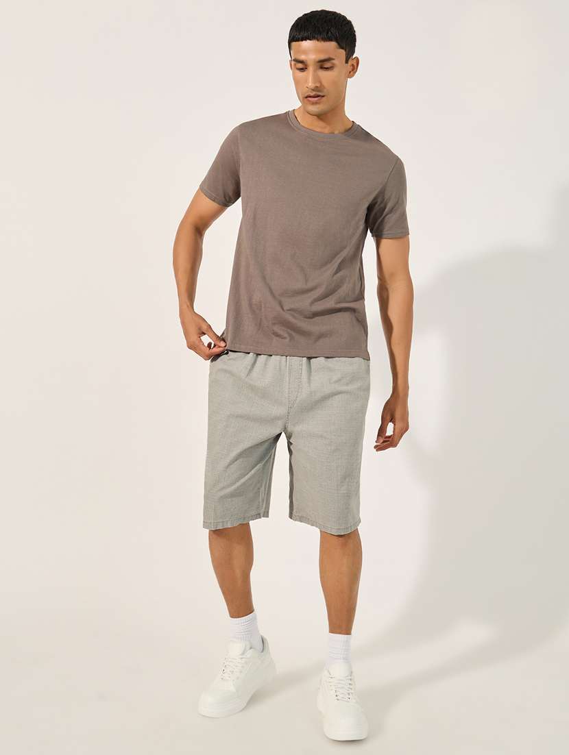 men solid mid rise relaxed fit short - 21971519 - Standard Image - 3