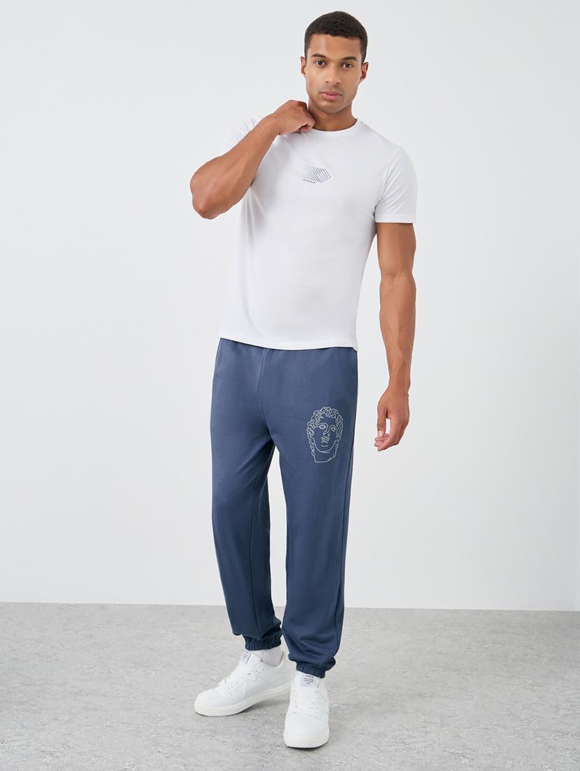 men typographic mid rise relaxed fit jogger - 21971582 - Standard Image - 3