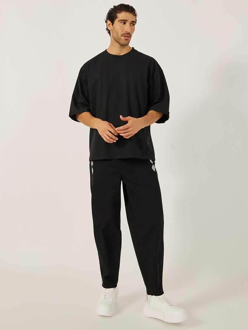 men plain mid rise full length relaxed fit jeans - 21971609 - Standard Image - 3