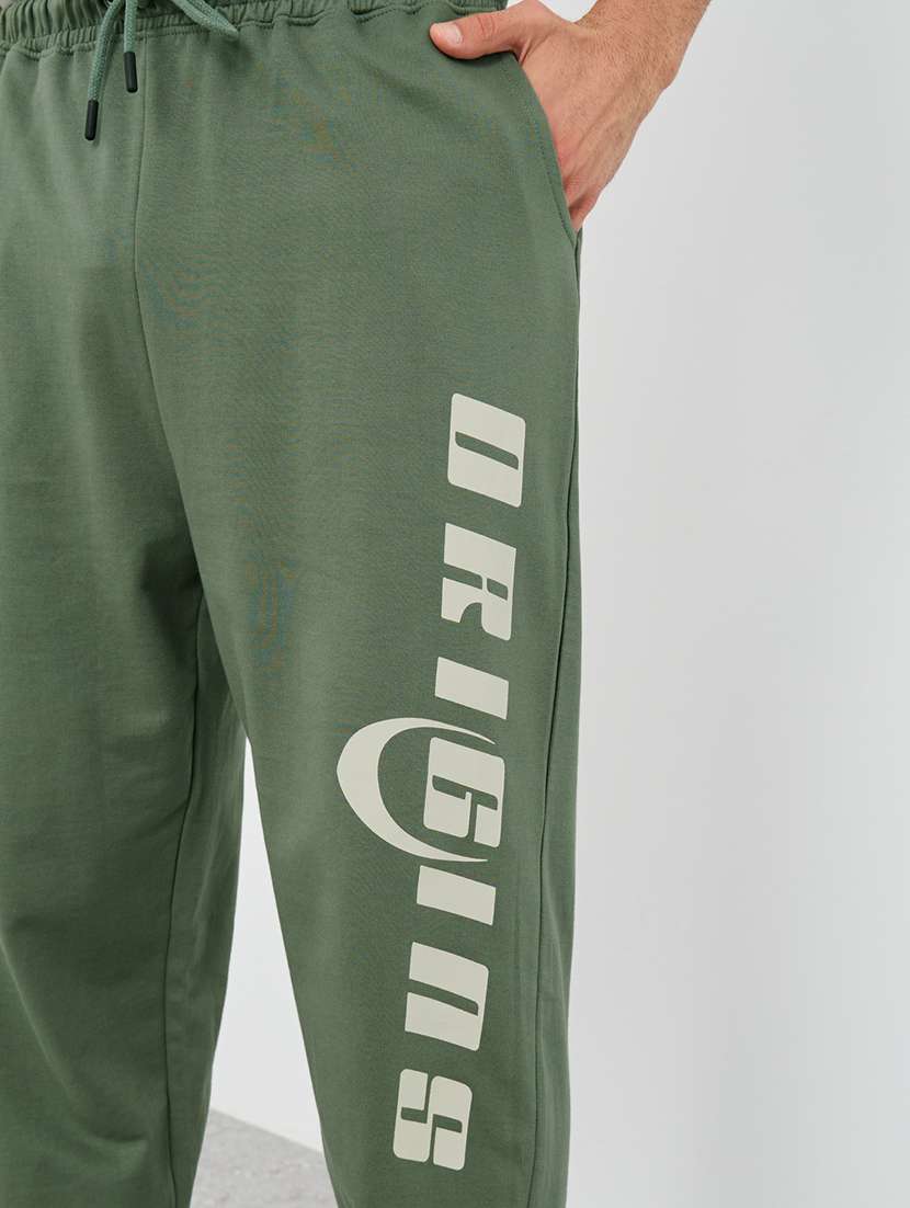 men typographic mid rise loose fit jogger - 21971630 -  Standard Image - 3