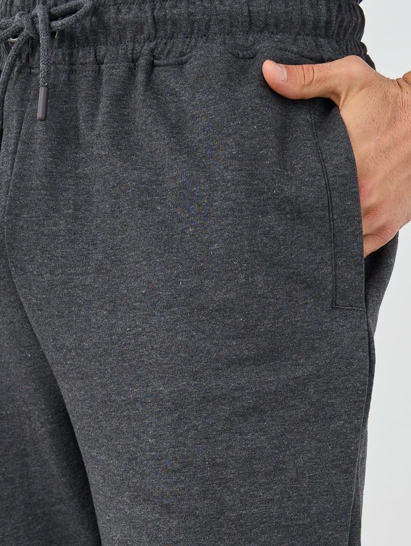 men solid mid rise slim fit jogger - 21971632 - Standard Image - 3