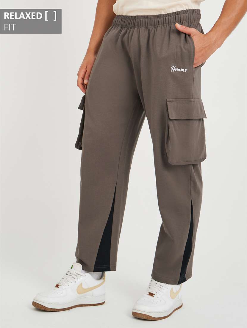 men solid mid rise relaxed fit cargo - 21971736 - Zoom Image - 0