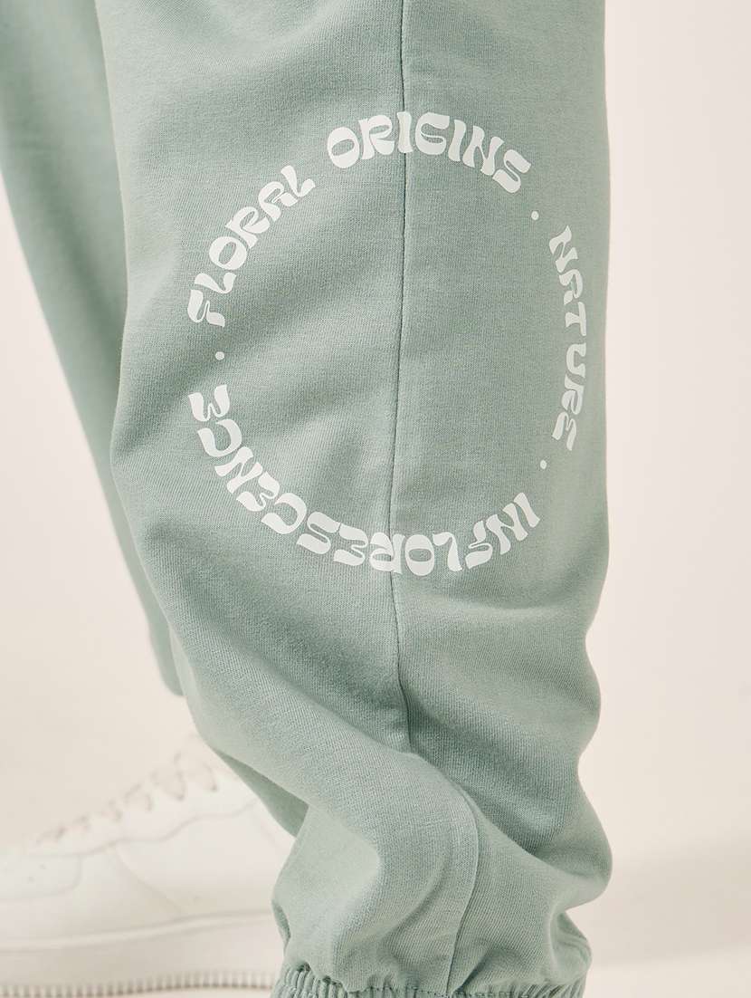 men printed mid rise relaxed fit jogger - 21971751 - Standard Image - 5