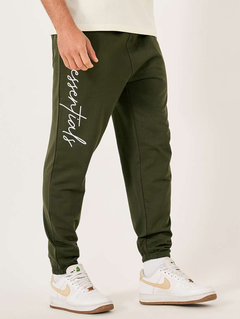men printed mid rise relaxed fit jogger