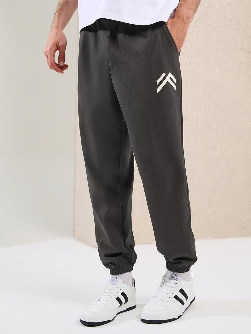 men printed mid rise relaxed fit jogger - 21971766 -  Zoom Image - 0