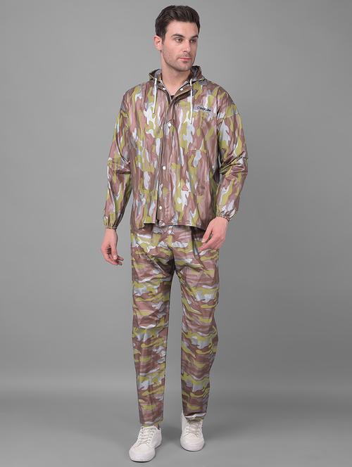men camouflage long sleeve rain suit set  - 21971995 -  Standard Image - 0