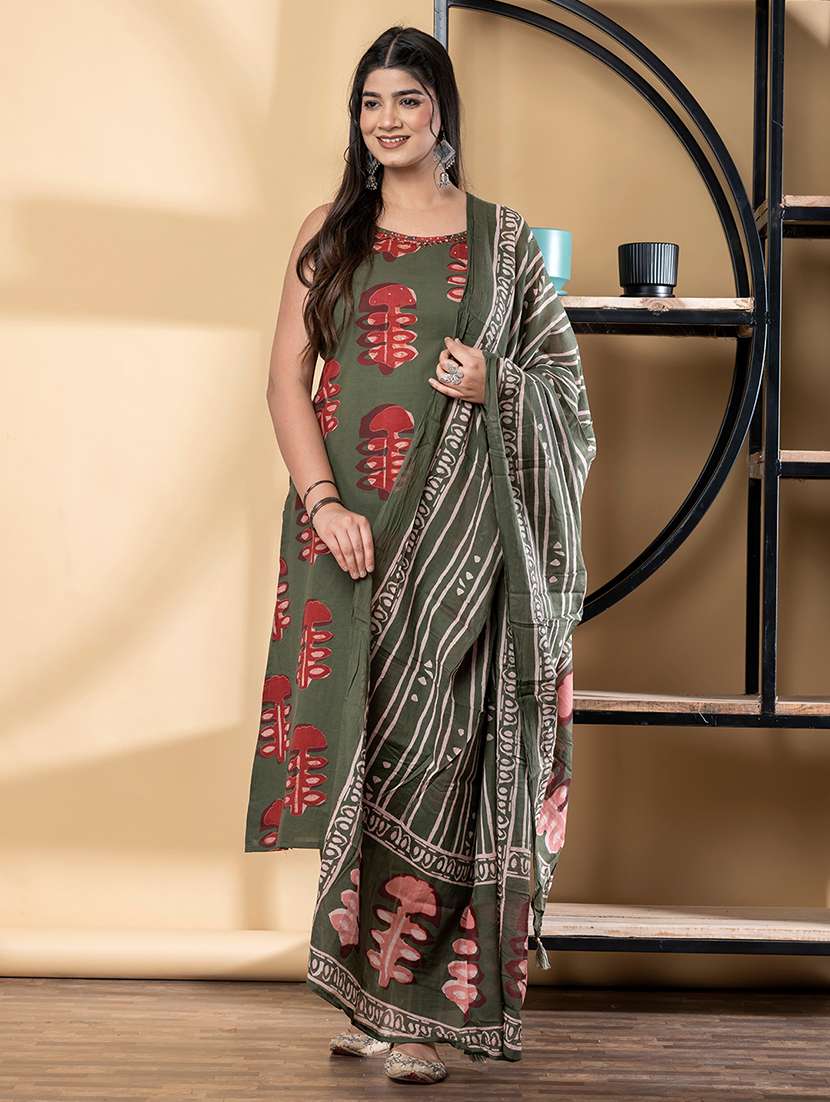women printed sleeveless kurta pant with dupatta set - 21972309 -  Standard Image - 3