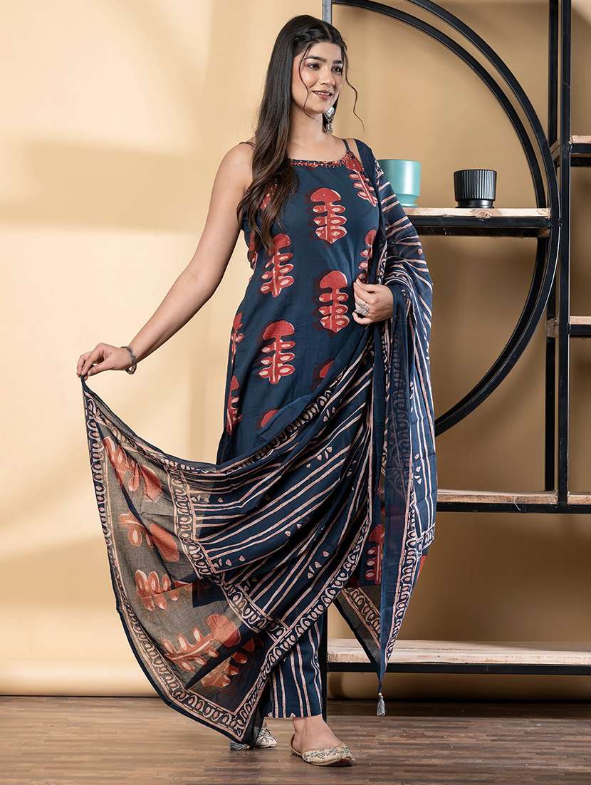 women printed sleeveless kurta pant with dupatta set - 21972310 -  Standard Image - 3
