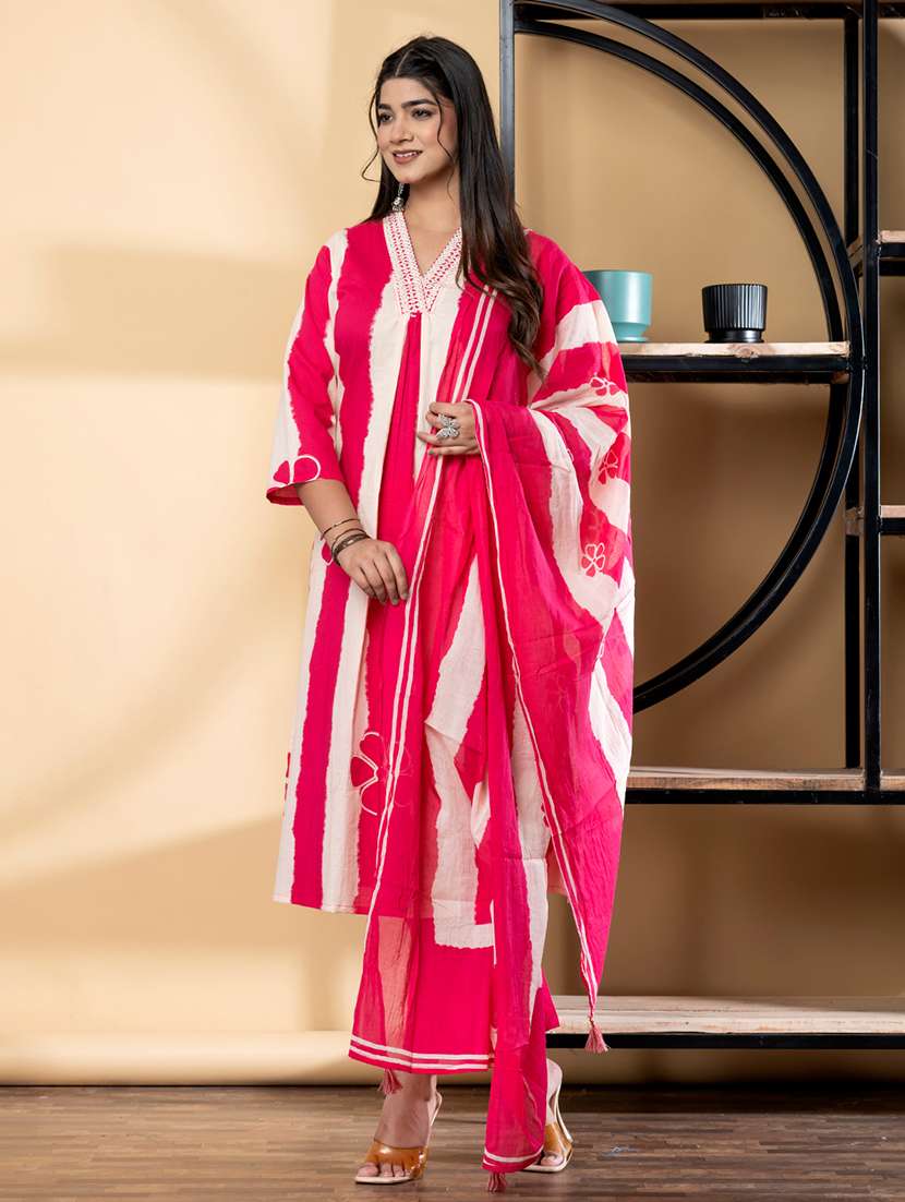 women three quarter sleeve kurta pant with dupatta set - 21972312 -  Standard Image - 3