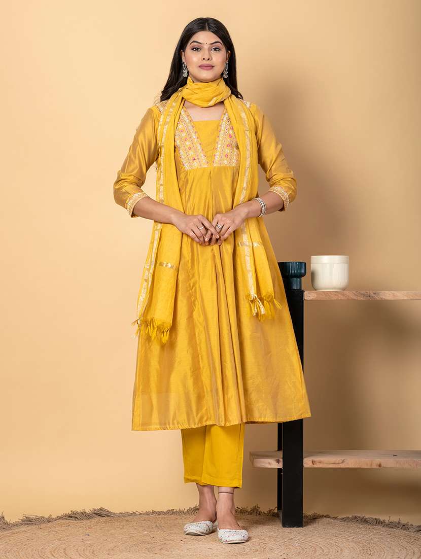 women three quarter sleeve kurta pant with dupatta set - 21972315 -  Standard Image - 3