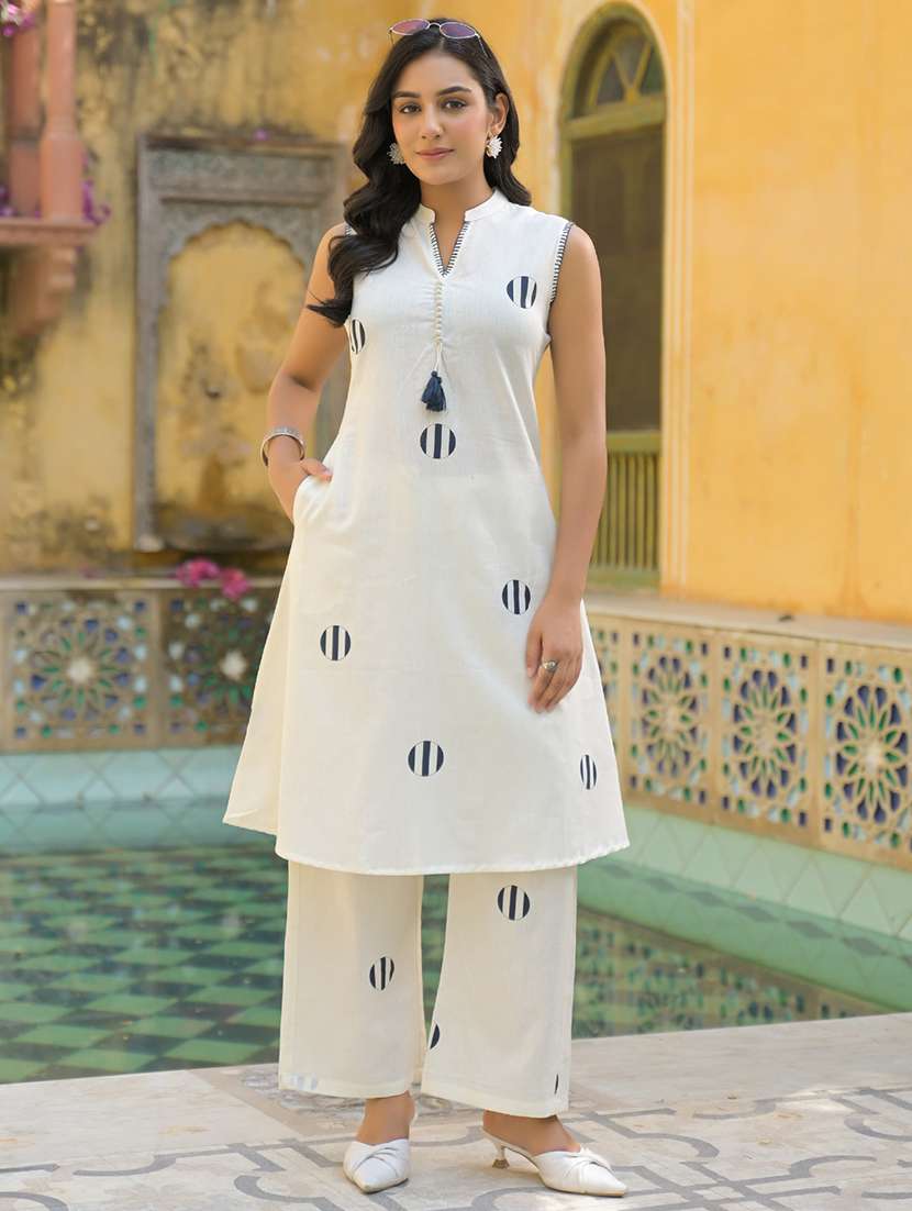 women printed sleeveless kurta pant set