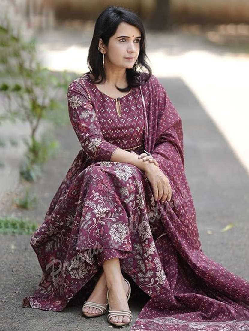 women three quarter sleeve kurta pant with dupatta set - 21972461 -  Standard Image - 3