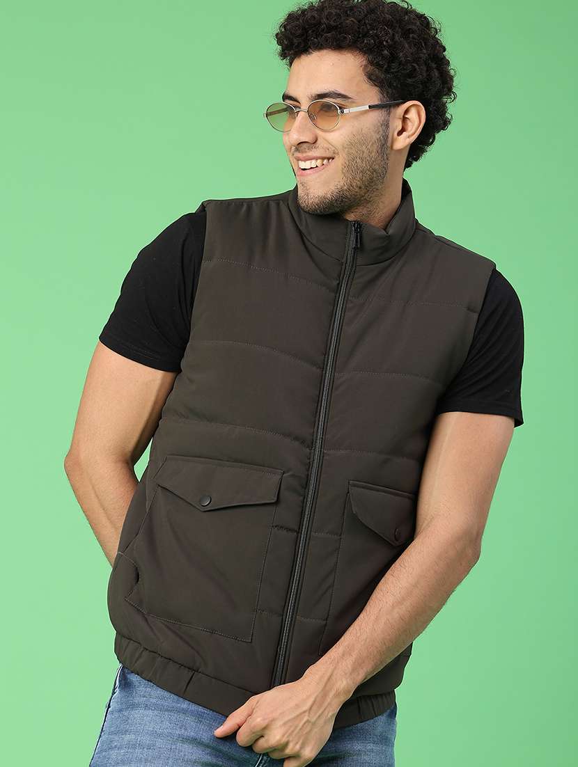 men solid sleeveless lightweight puffer jacket