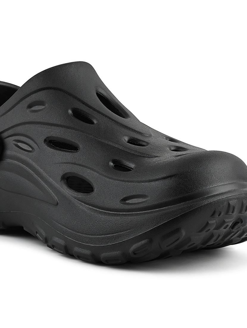 men black solid crocs - 21974848 - Standard Image - 5