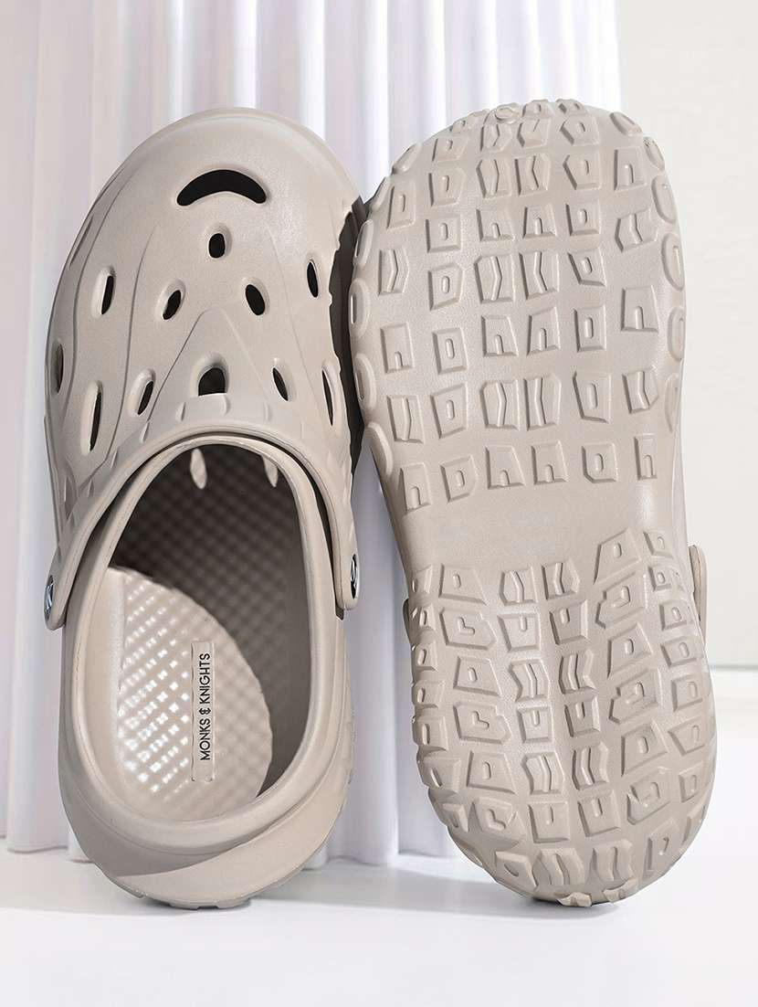 men beige solid crocs  - 21974849 -  Standard Image - 3