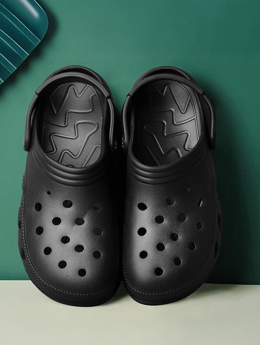 men black solid crocs - 21974856 - Standard Image - 3