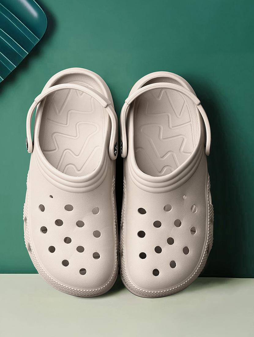 men beige solid crocs - 21974857 - Standard Image - 3