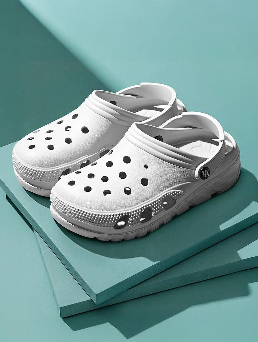 men grey solid crocs 