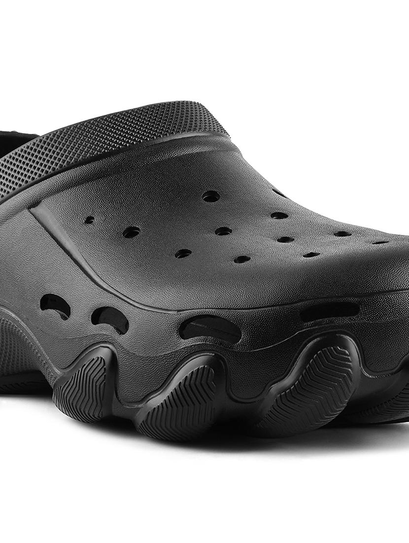 men black solid crocs - 21974859 - Standard Image - 5