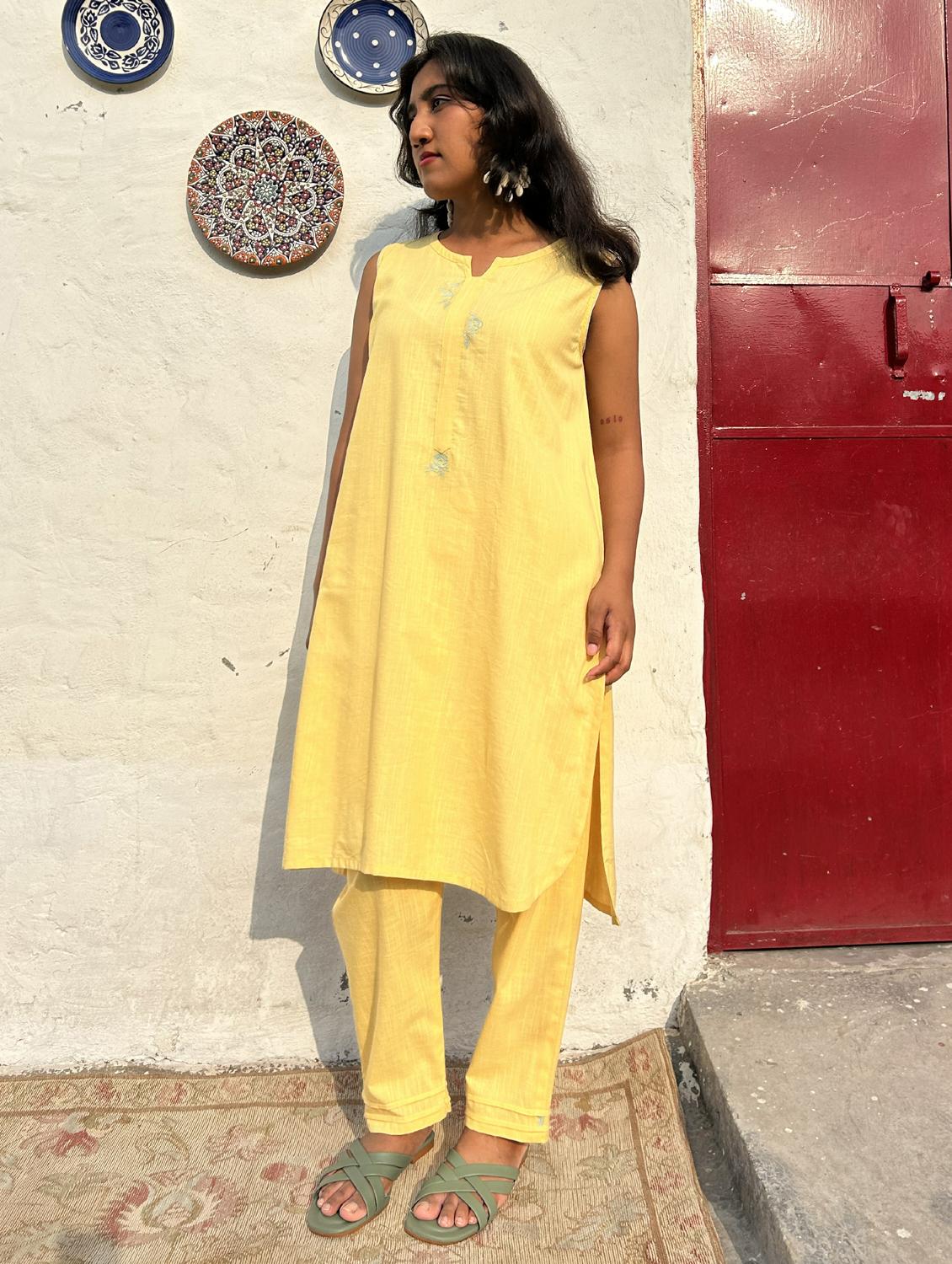women solid with work sleeveless a-line kurta - 21974938 - Standard Image - 3