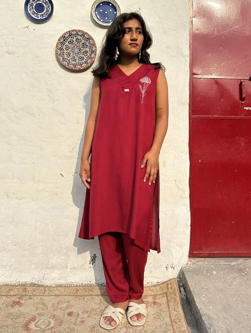 women solid with work sleeveless a-line kurta - 21974939 -  Standard Image - 0