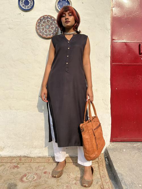 women self design sleeveless a-line kurta - 21974941 - Standard Image - 0